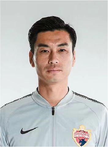 不过在意甲联赛却一直没能进入前四，本赛季目前为止罗马在意甲积分榜落后欧冠区3分。